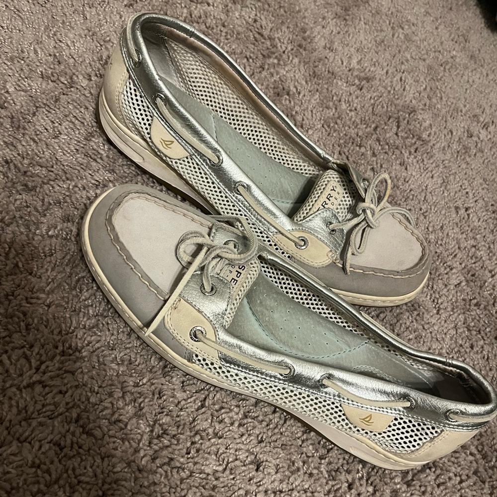 Grey sperry women’s boat shoes!